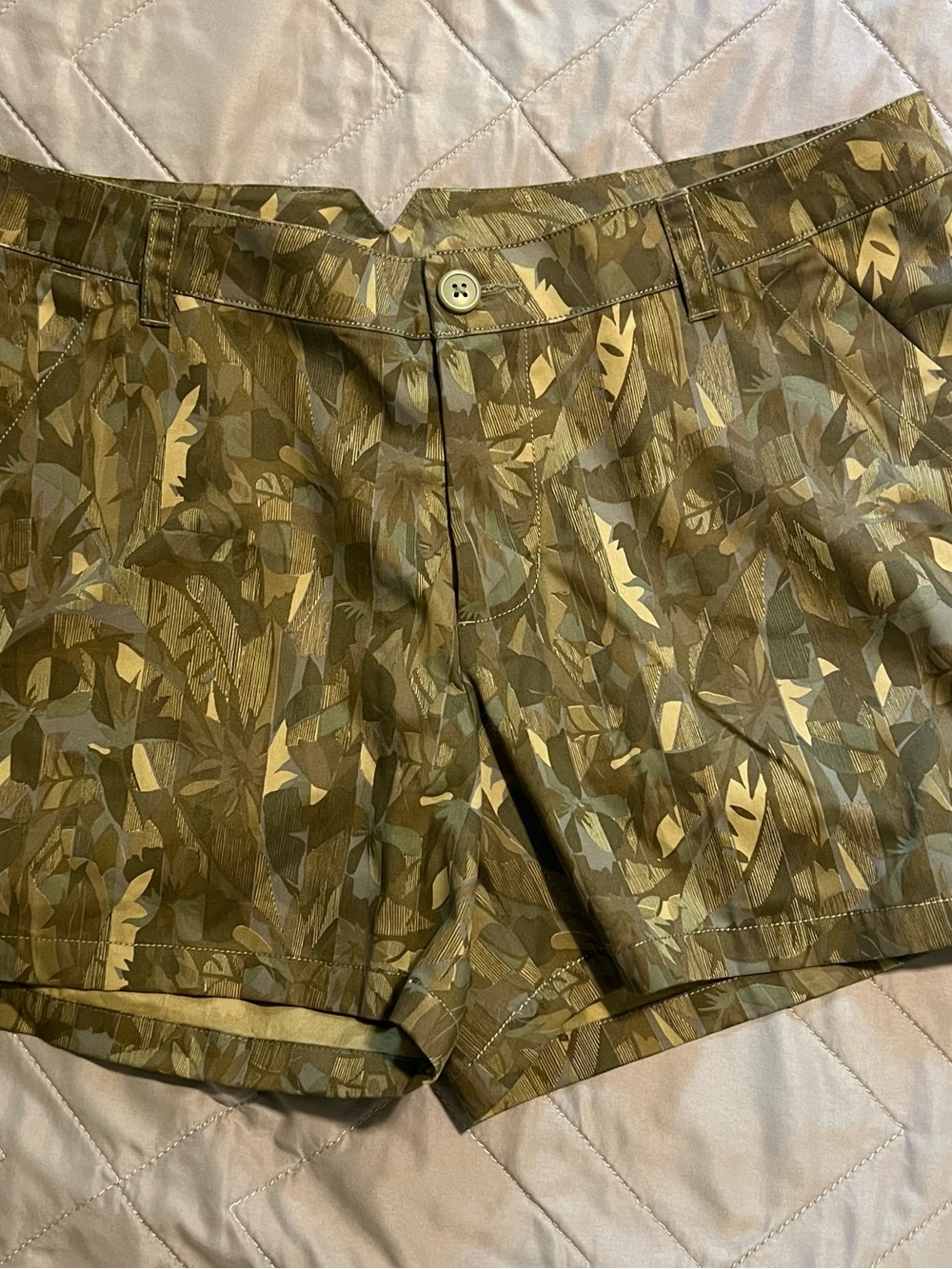 Columbia Olive Green Leaf-Print Women's Shorts